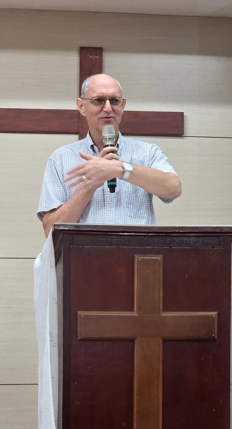 歐文忠牧師的風采