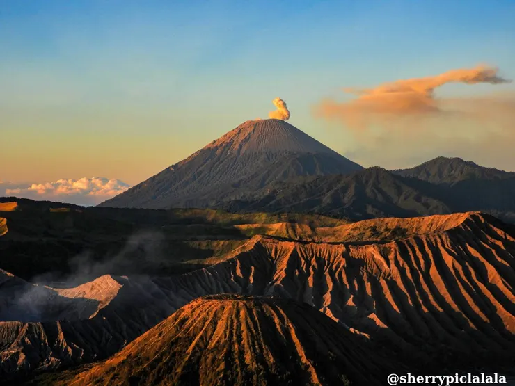 布羅莫火山近拍