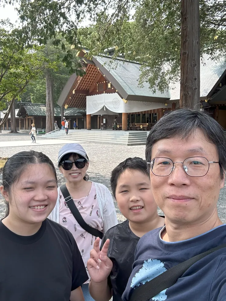 感謝當地的神明，保佑我們這次旅程順利