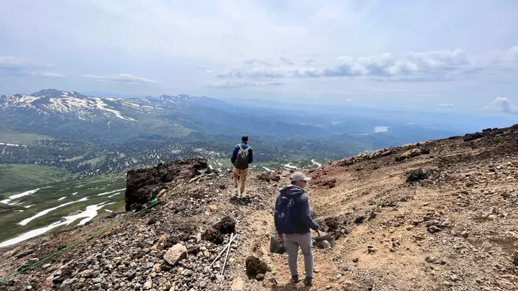 八九合目之間，海拔約2135m，左邊的巨石是假金庫岩