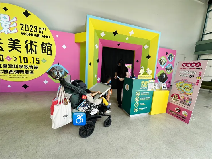 展期已延到10月15日,當天可以憑手章重複入場喔。