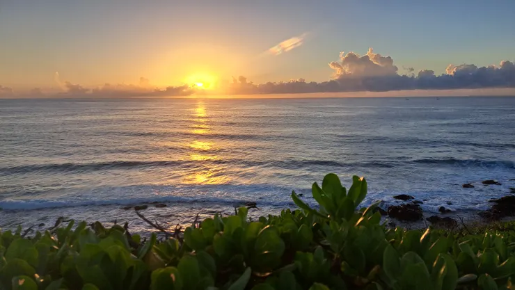 在加路蘭看日出,天色從暗到亮有不同風貌。