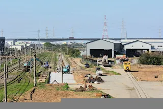 仍在施工中的大肚客貨車維修中繼站，右側為仕佳興業的工廠
