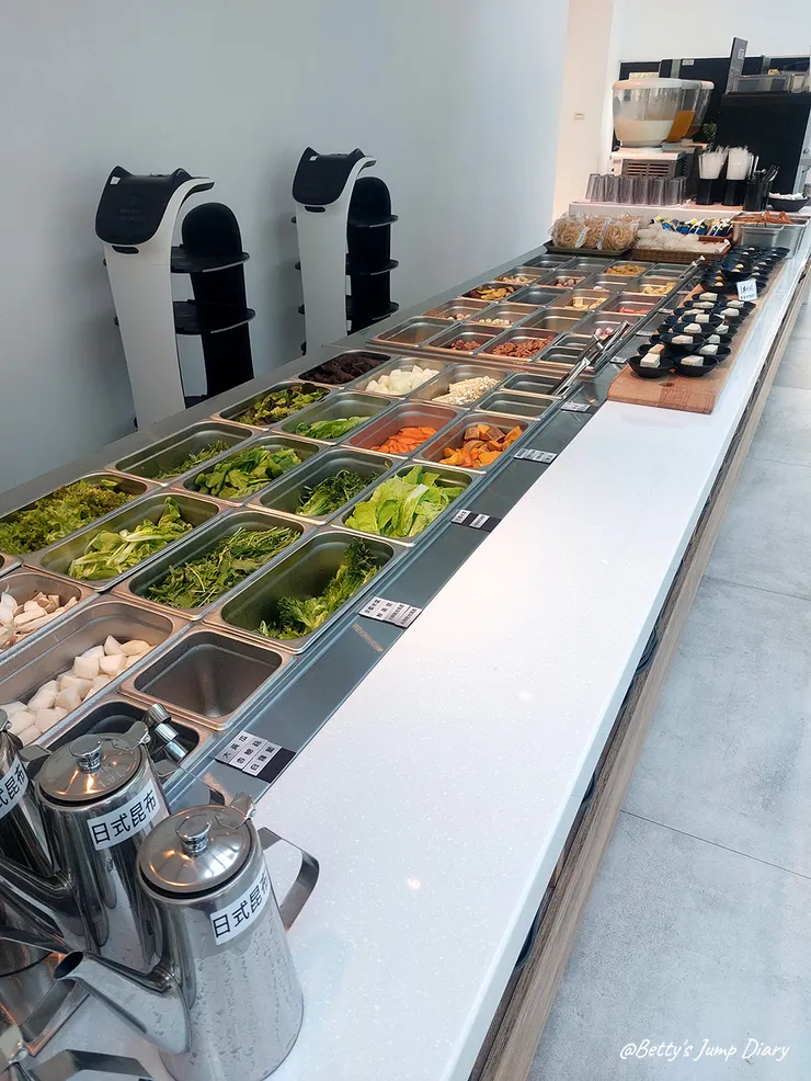 光鮮綠蔬自助吧吃到飽/ 圖片來源：Betty's Jump Diary