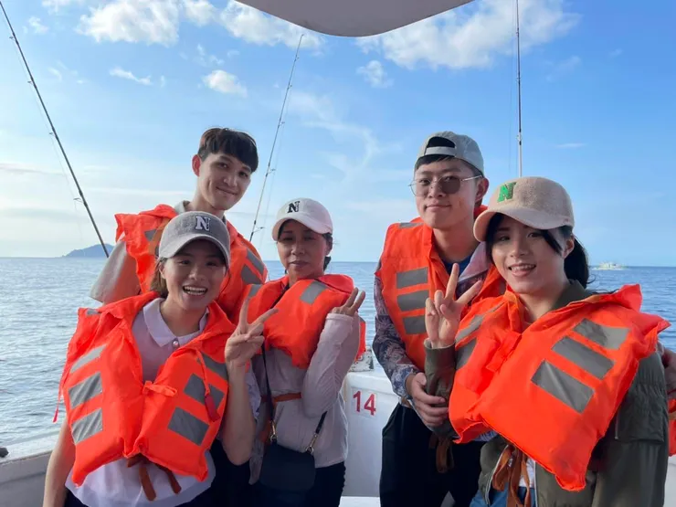 民眾體驗深澳漁港一支釣