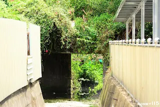 中正路84巷底溝渠，鐵橋右端往台泥