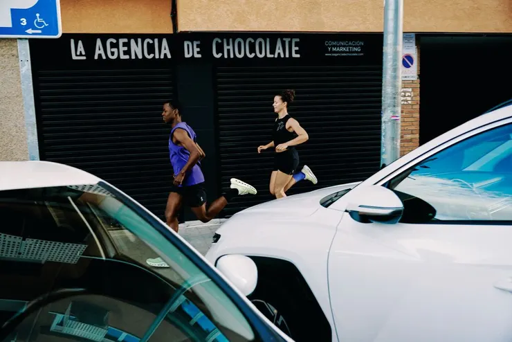 自信前行!瑞士On昂跑Cloudrunner 3重新定義支撐_形象照