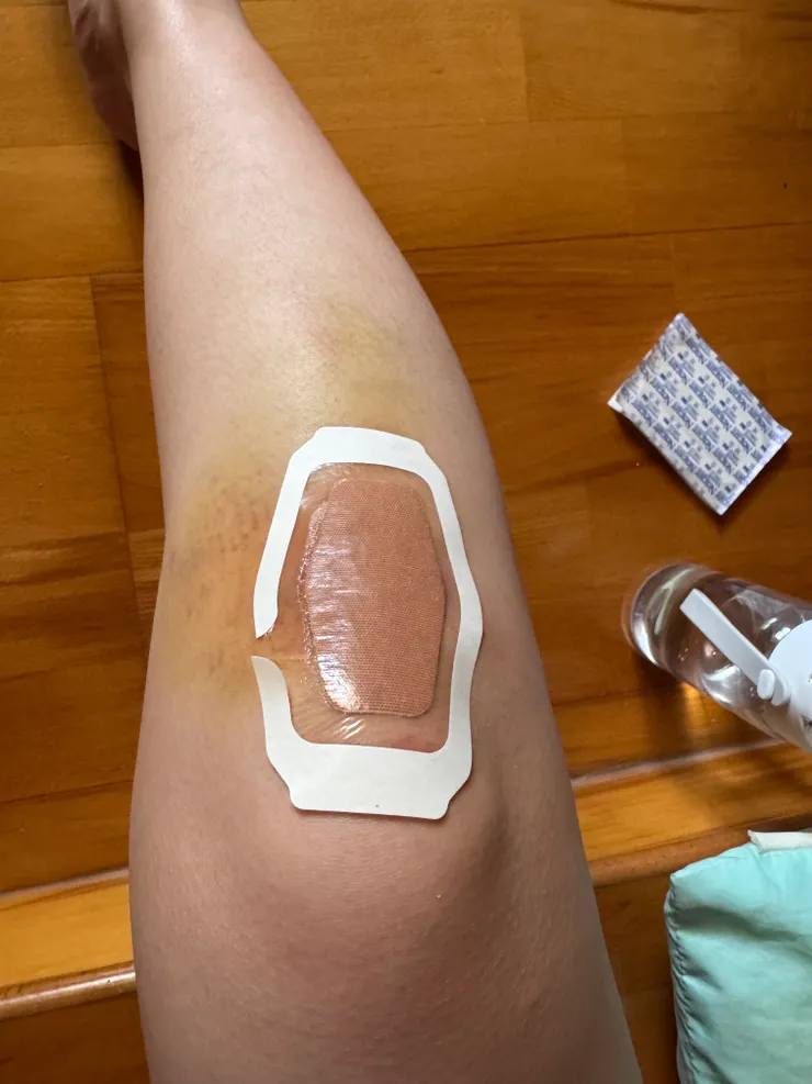 周圍會有輔助膠膜，適合手殘使用（欸對就是這個水壺害得我）