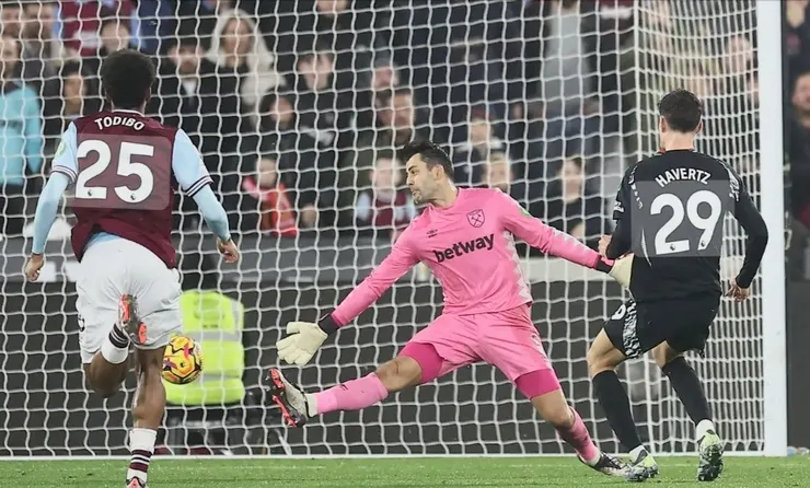 夏維斯單刀入球助阿仙奴領先4:0