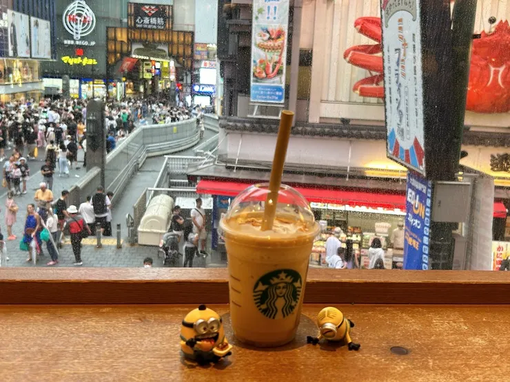 可愛扭蛋小小兵來自從心齋橋到道頓堀沿路上的巧遇