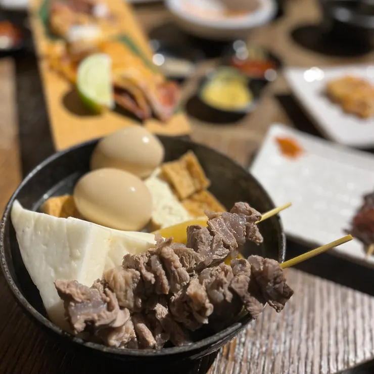 朋友點給我打包的鱈魚豆腐和牛筋正在冰箱裡吸著湯汁🤤