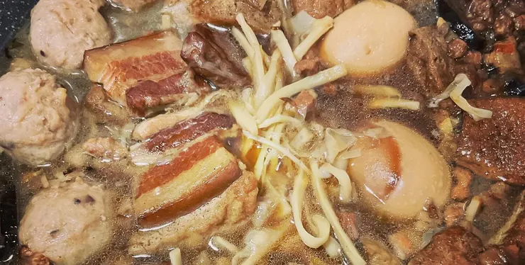 紅燒、滷肉可以試試用黃酒系的酒，香味不一樣喔。