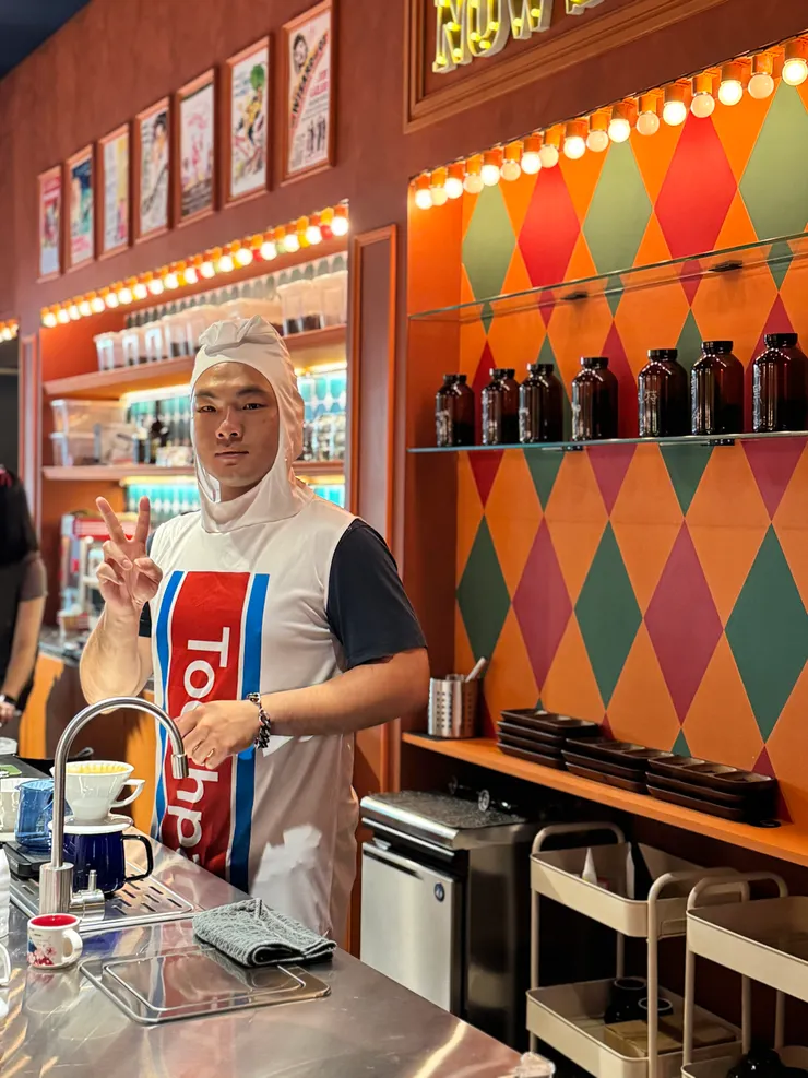 萬聖節的高露潔牙膏裝扮