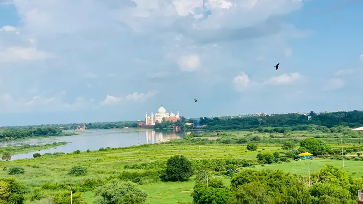 阿格拉紅堡眺望遠方泰姬瑪哈陵