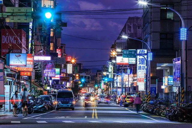 　時代變遷，當年的角頭黑道也漸漸離開桃園後車站，另謀出路。圖片來源：https://hehetsannien.blogspot.com/