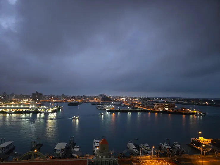 漁火點點的馬公港景