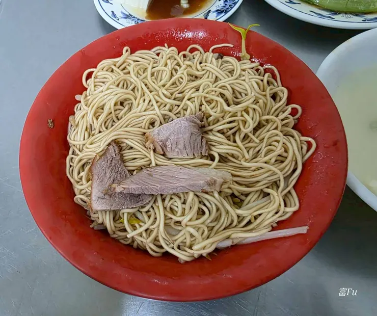 大乾麵(細)。個人最愛吃它們家細麵,細麵吸附滿滿的肉燥鹹香+豬油香氣,瞬間掃光。