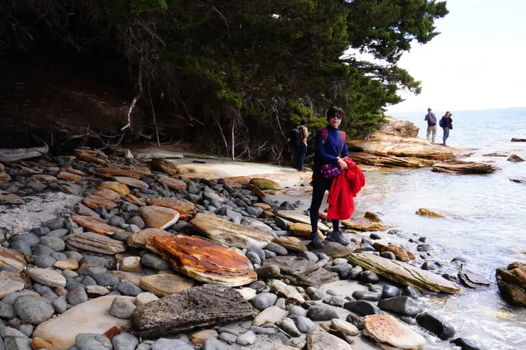 澳洲妹妹首先發難