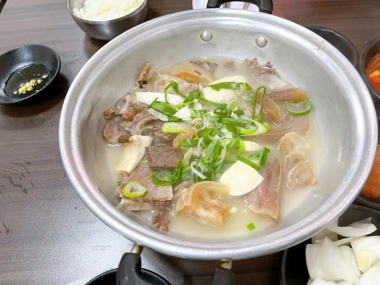 翻譯說白切肉 實際看起來像燉牛筋？