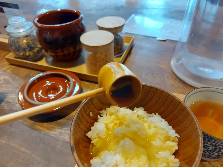 按照 SOP 步驟製作拌飯