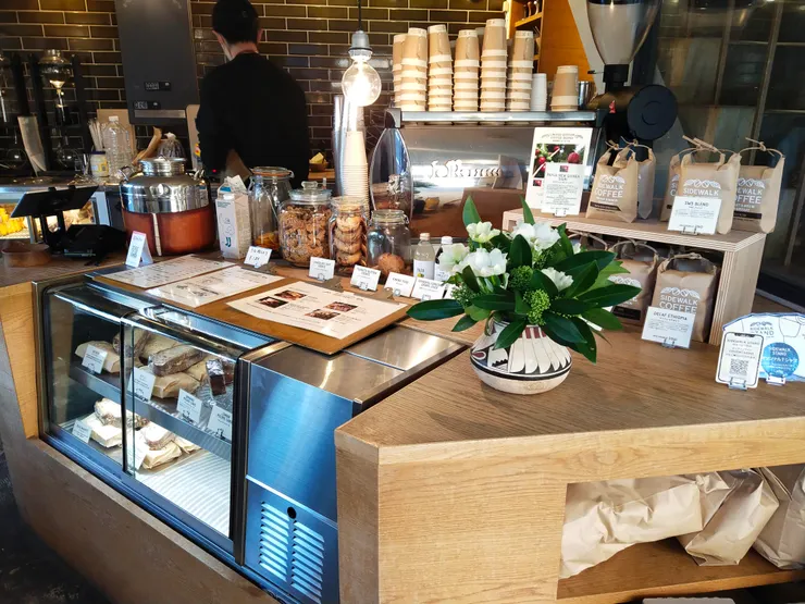 一樓空間以工作吧台為主