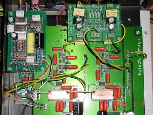 使用兩顆 TCXO 手工搭棚的 reclocked 電路