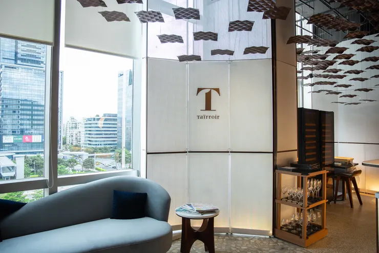 走進態芮，第一眼就會看到「T」