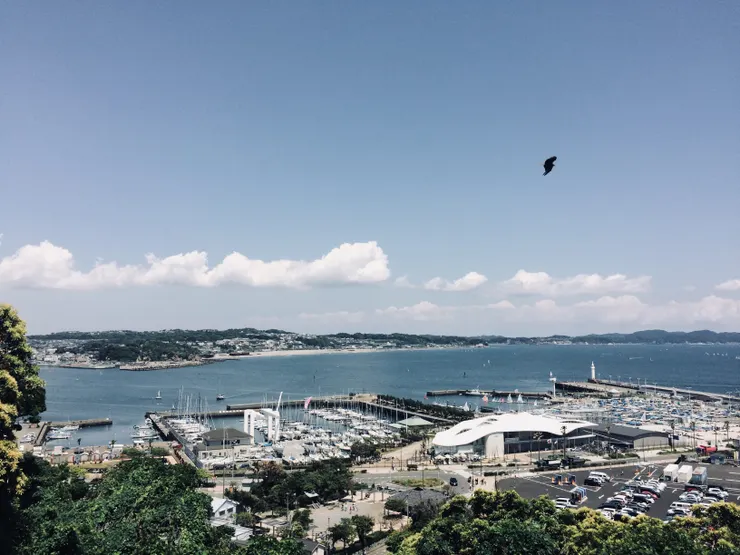 看到這副景象，腦海中便自動播放宮崎駿《魔女宅急便》的插曲〈海の見える街〉。