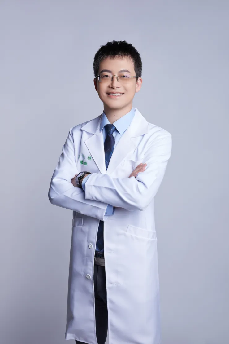 樹林現代腸胃科診所 何汶璁醫師 - 腸胃與肝膽胰臟疾病專家