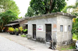 站房旁邊是水泥造的道班房