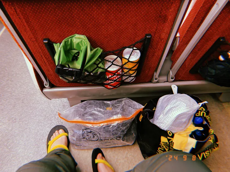 把前幾天不容易買的飲料都買了個遍，趕快換上輕便的涼鞋放鬆