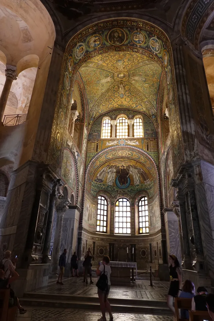 聖維塔教堂Basilica di San Vitale中的黃金馬賽克拼貼