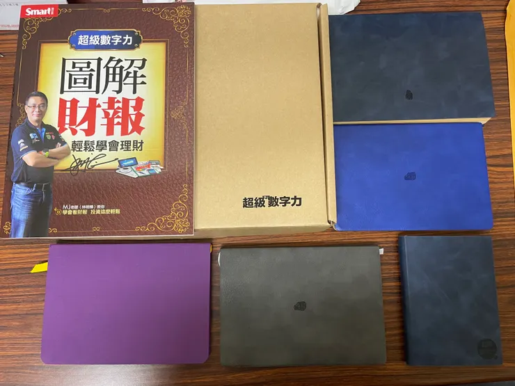 拿到手軟的教具、教材和筆記本、練習本