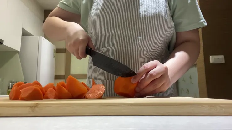 紅蘿蔔切滾刀塊