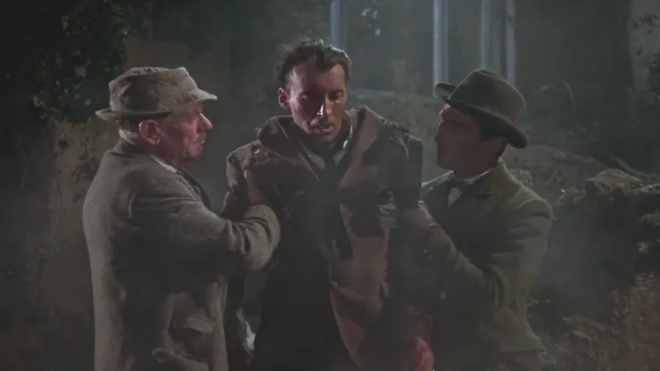 被矮一個頭的福爾摩斯、華生攙扶的亨利爵士