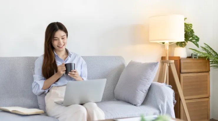 就在家裡的角落，泡一杯香氣撲鼻的飲料。感受液體滑過喉嚨的溫度好好休息。圖/123RF圖庫