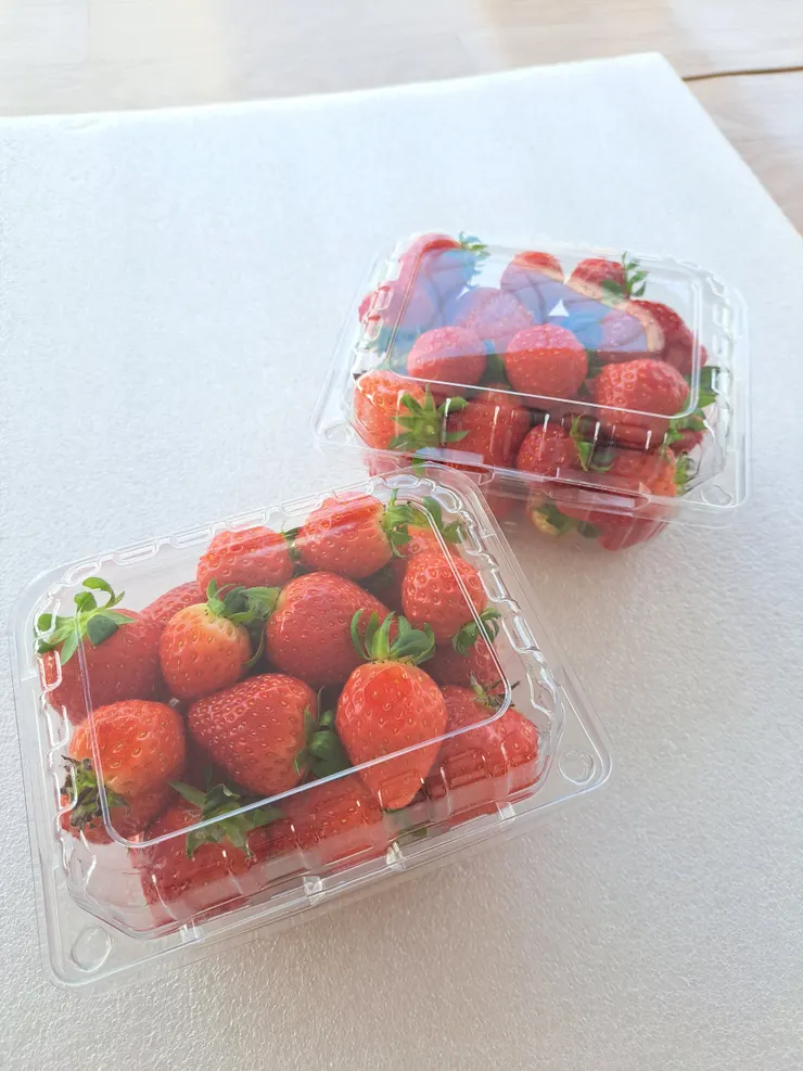 兩盒滿滿的韓國大草莓