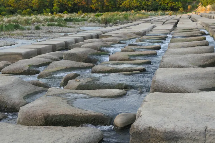 豆腐岩，水湍急的地方侵蝕到不像豆腐了