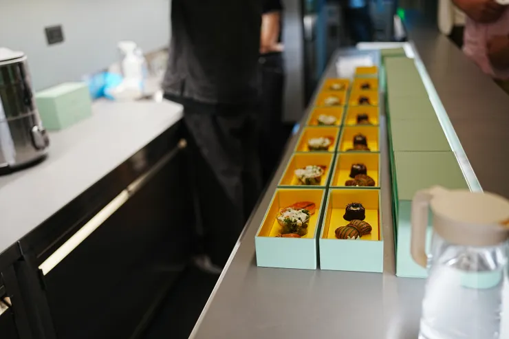 準備中的餐點盒們