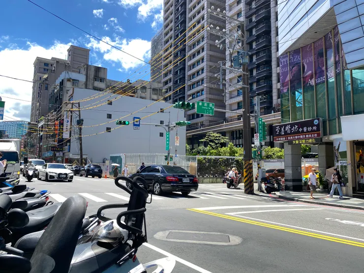 通往昔日萬新鐵路景尾站的車前路