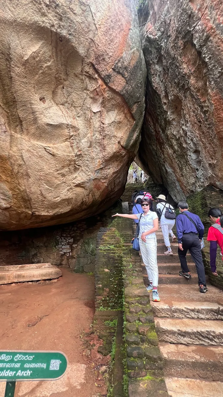 巨石拱門具防禦功能