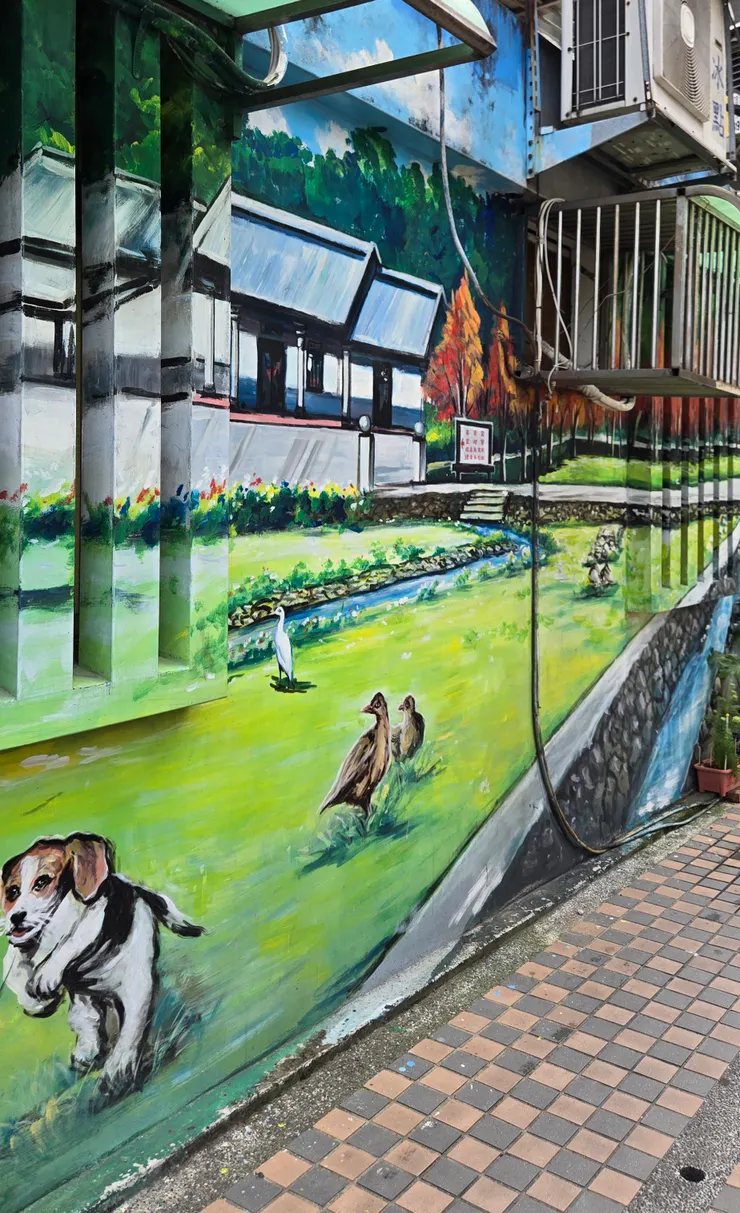 狗表示：聞雞起舞，那聞鵝、鴨呢？雞還在賴床！！