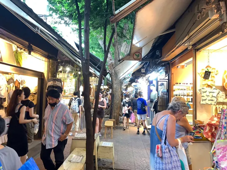 恰圖恰市集小巷太多但都很有特色