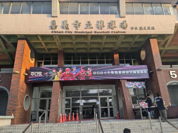 大門口只開放工作人員通行