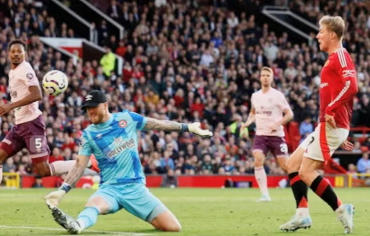 海倫挑射入網為曼聯反勝2:1