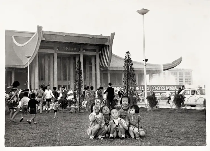 王大閎是華人第一代完整接受西方建築教育的建築師，引領台灣現代建築的發展，國父紀念館就是出自他的設計。圖為國父紀念館完工初期拍攝