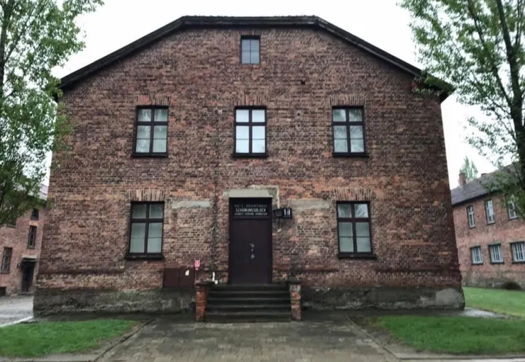 每個有著編號的展館都有著心酸的故事