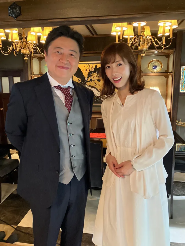 小海飾演大地主的女兒,主角群的媽媽