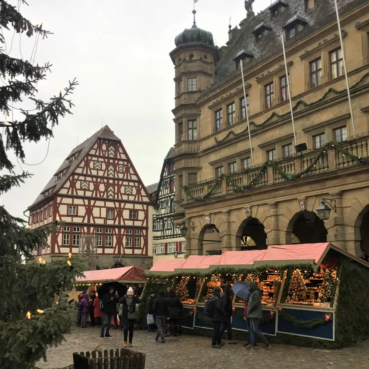 羅德堡遍佈舊時的木桁架建築，五顏六色的木格子房