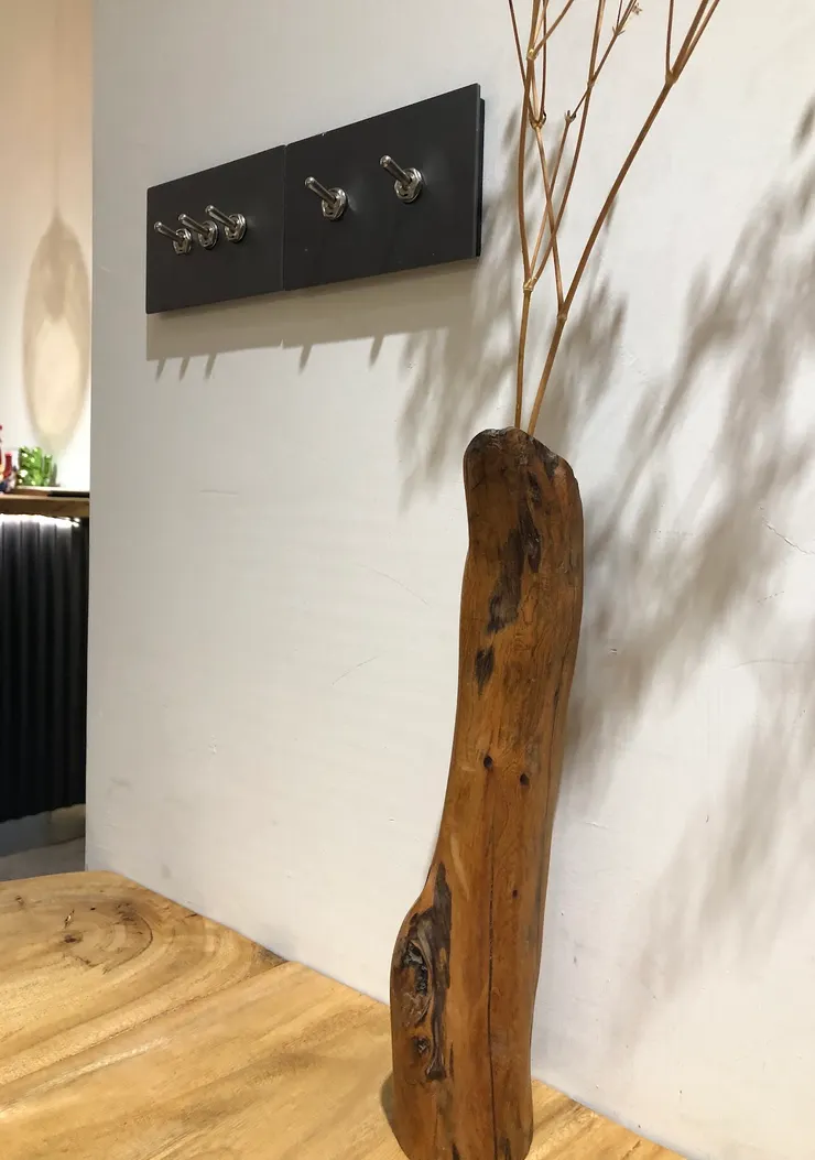 有的座位上還會放上小小的植栽 看著真的著實覺得療癒